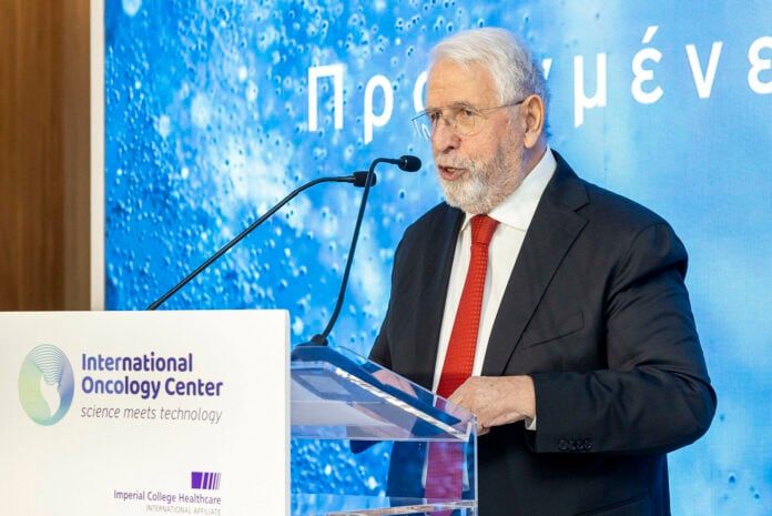 Featured Image of Το μυστικό του… επίτιμου: 136 μισθοί, μία παραίτηση και η τέχνη του καμουφλάζ post