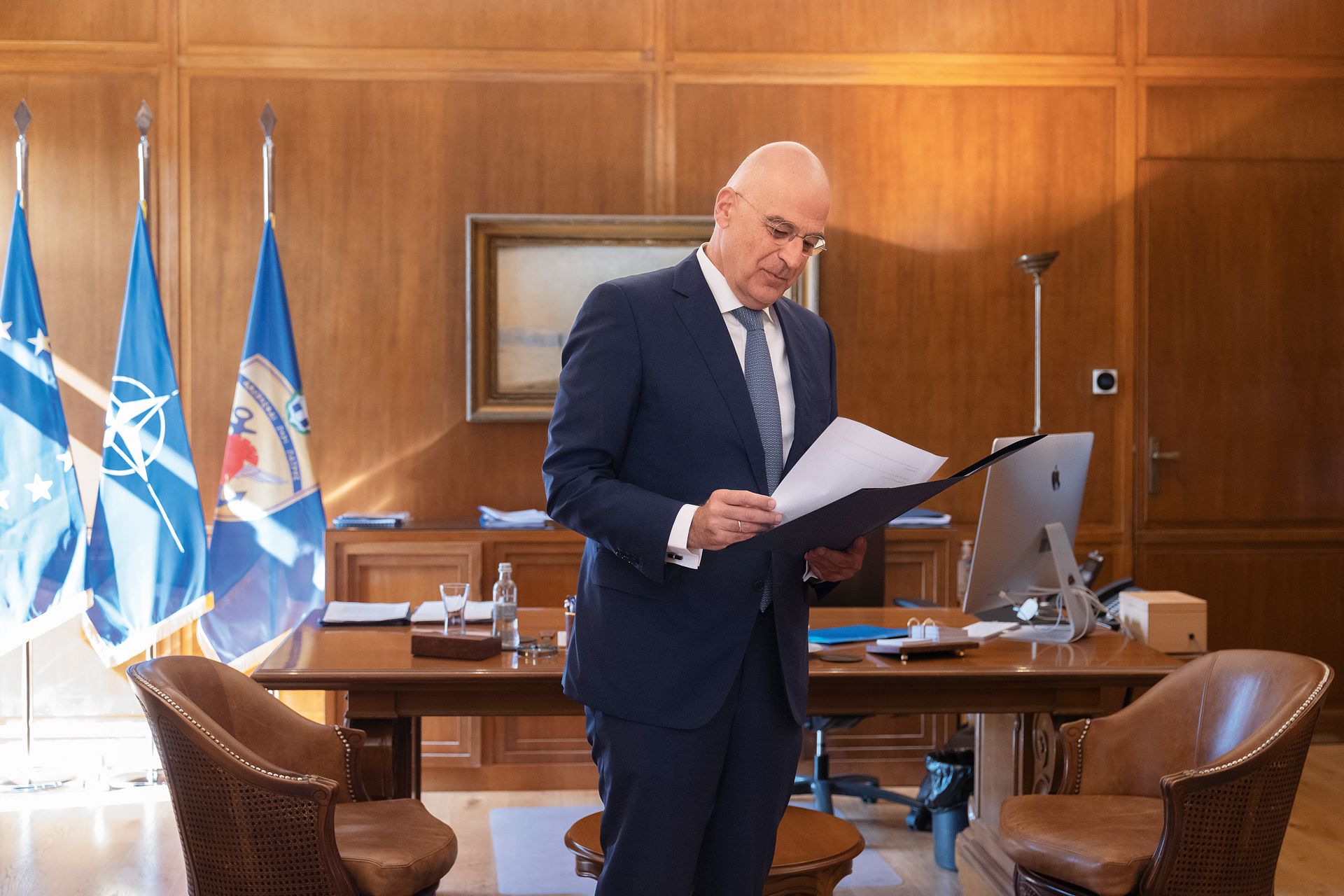 Featured Image of Το φιλοδώρημα της Eurobank, ο Δένδιας και το… πάρτι των 10.000 Ευρώ post