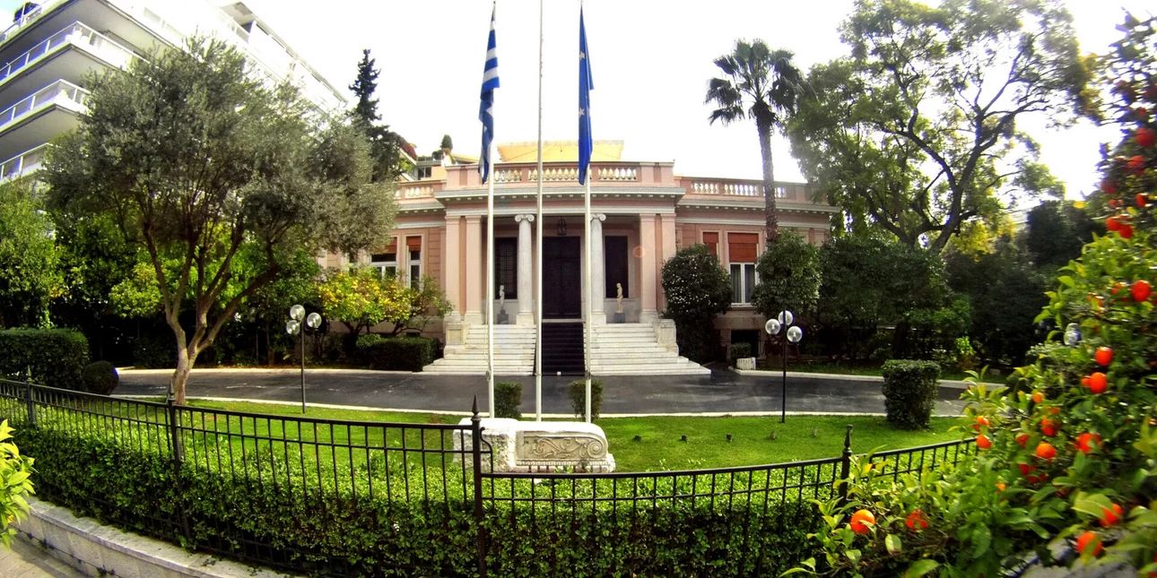 Featured Image of Το… απαγορευμένο του Μαξίμου post