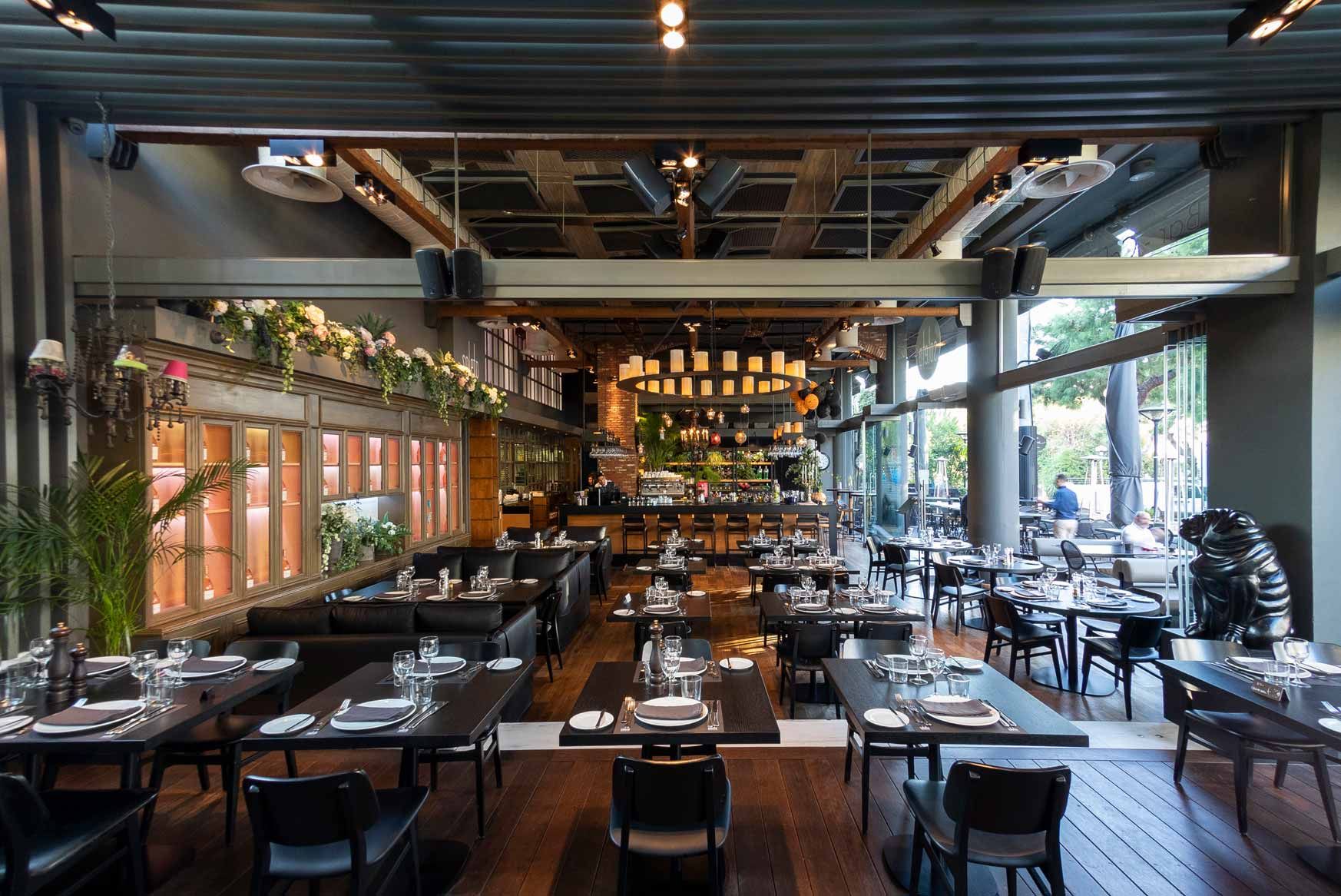 Featured Image of Η μυστική σύναξη των «εκλεκτών» στη Γλυφάδα και το βλέμμα της Κίμπερλι post