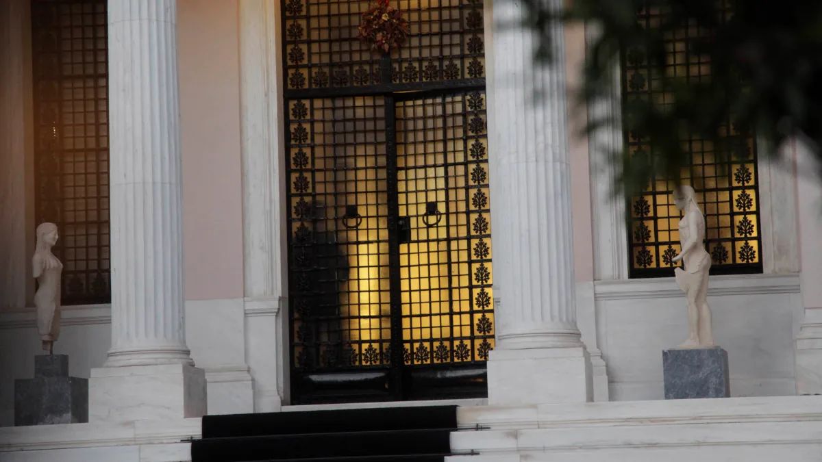 Featured Image of Πασχαλινό «τελεσίγραφο» Μαξίμου στους βαρόνους των ραφιών post