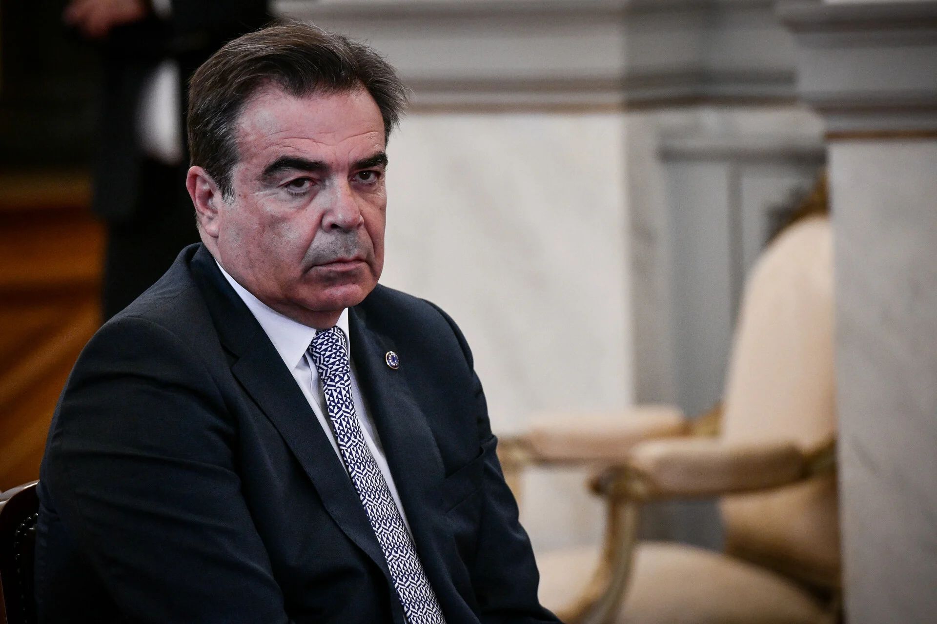 Featured Image of Η πρώτη υπογραφή του Σχοινά για κλιματιστικά και… φερομόνες (350.000 ευρώ!) post