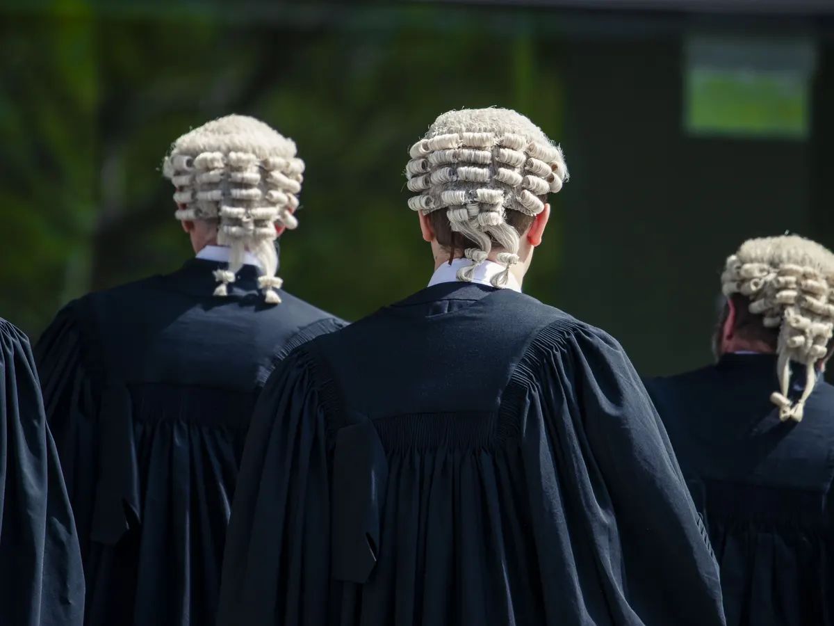 Featured Image of Όταν οι «Barristers» του Λονδίνου γίνονται μέλη των ελληνικών δικηγορικών συλλόγων με το αζημίωτο post