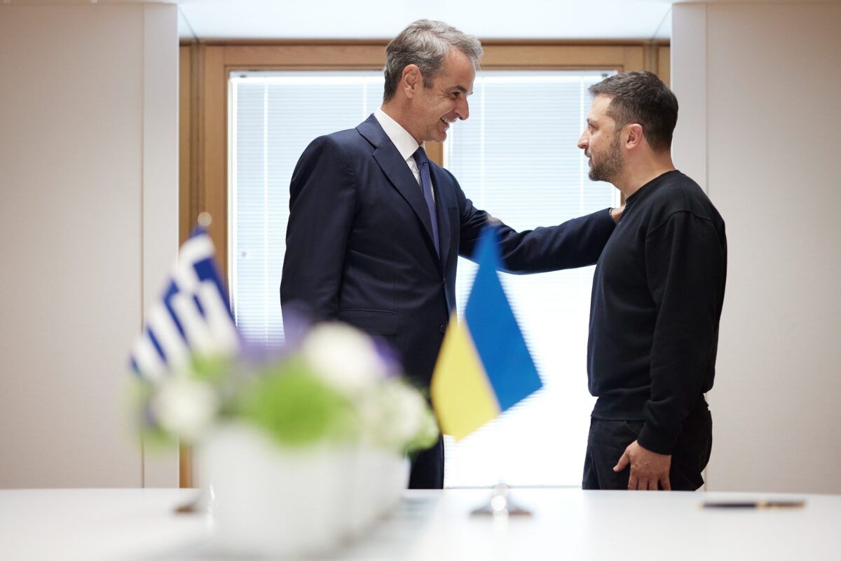 Featured Image of «Τέλος» το «κόκκινο χαλί» για τον Ζελένσκι – Το drone «βύθισε» τις σχέσεις με το Μαξίμου και ο Μητσοτάκης το πήρε… αλλιώς! post