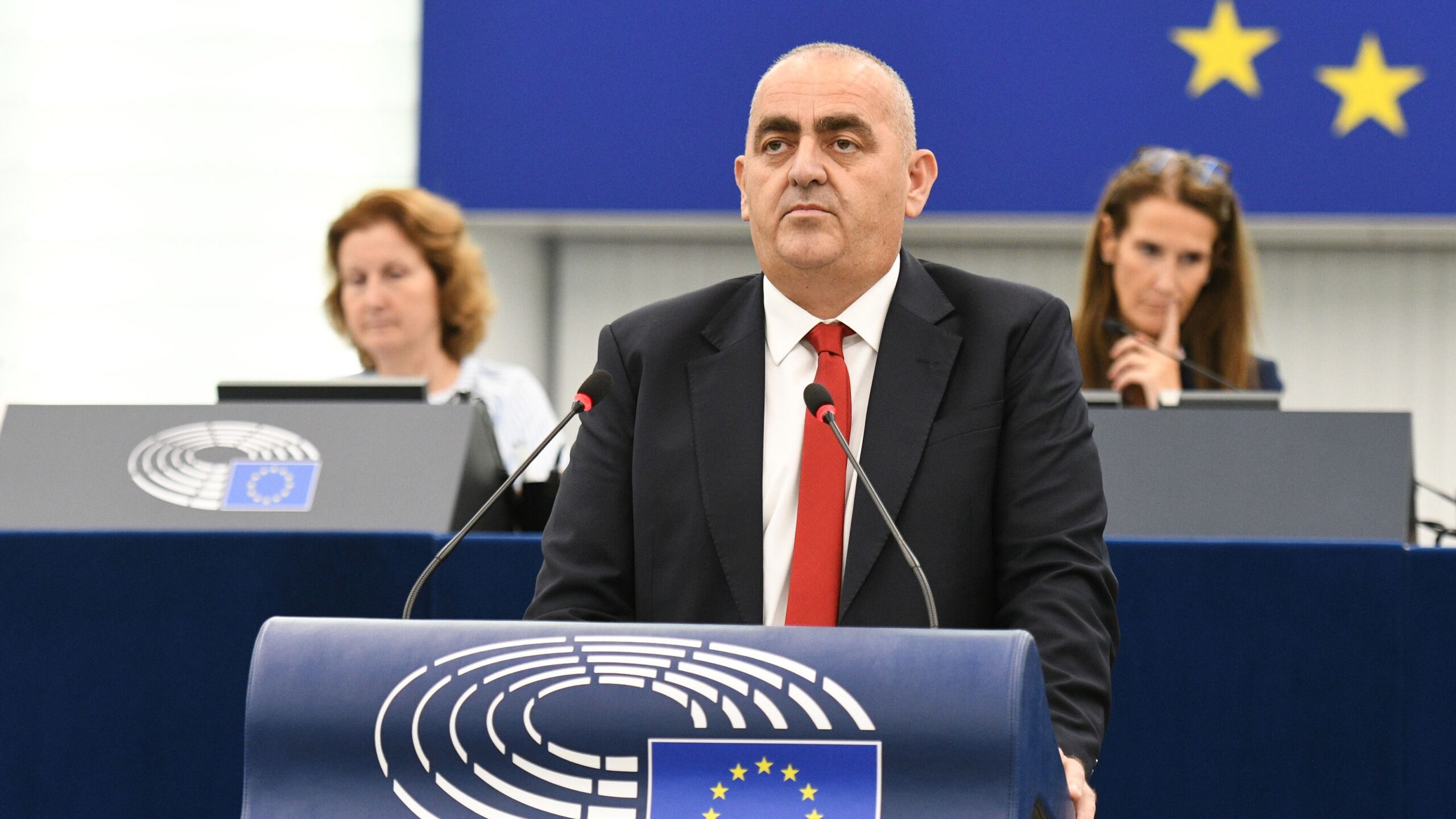 Featured Image of Η αναδίπλωση Μπελέρη για Κασιδιάρη και το «αναμμένο κάρβουνο» στο Μαξίμου post