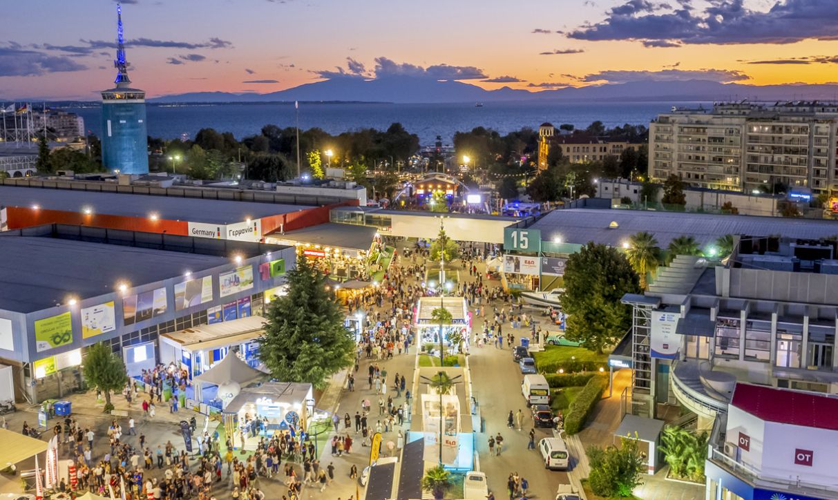 Featured Image of ΠΑΡΑΣΚΗΝΙΟ – nocomment: Η υπουργός που «τα έσπασε» στη ΔΕΘ, το περίπτερο-μαμούθ 108.000 ευρώ και τα χρυσά κεράσματα! post